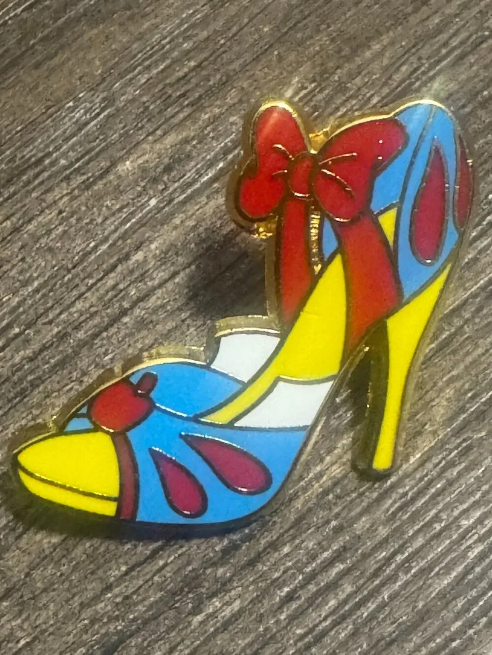 5/$25 Snow White High Heels Pin